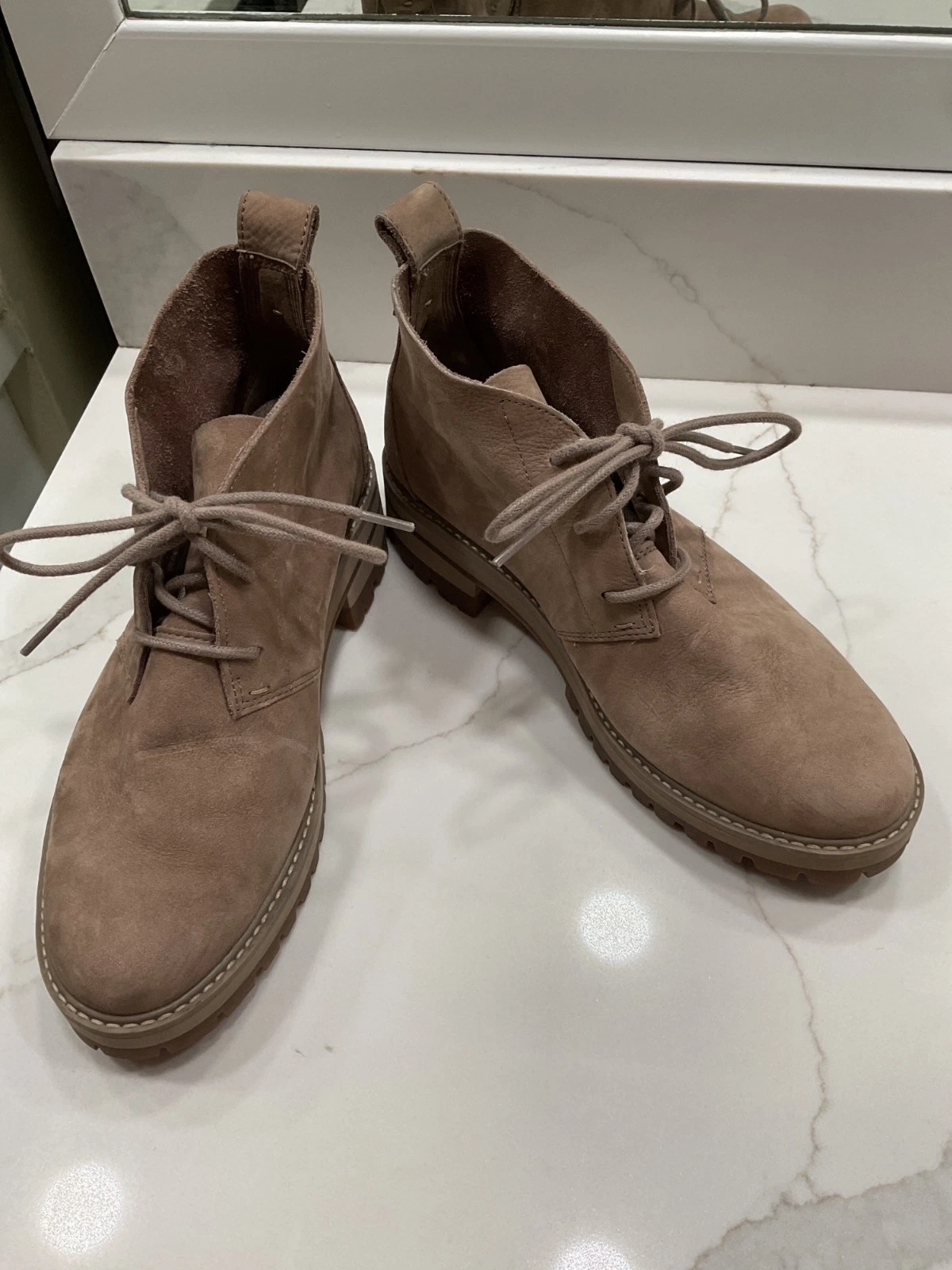 Timberland Women's Chukka Boots Tan Suede Upper Outdoors Hiking Bootie Ankle 9.5