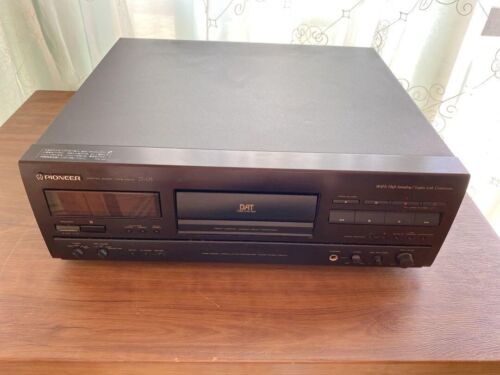 Pioneer D-05 Cyfrowy magnetofon kasetowy audio DAT - Zdjęcie 1 z 5
