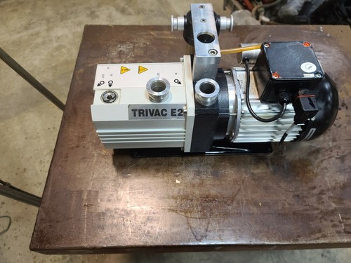 Leybold Trivac D10E 140042 Rotary Vane Vacuum Pump