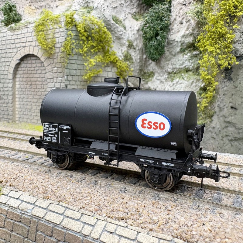 Wagon citerne pétrole ESSO HO haut de gamme de REE MODELES pour réseau ferroviaire réaliste