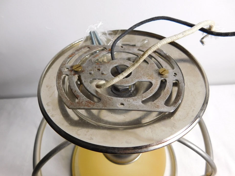 Par de lámparas industriales Art Deco 1933 de vidrio abovedado con luz aluminio cableado 8"X11" Foto 3 de 4