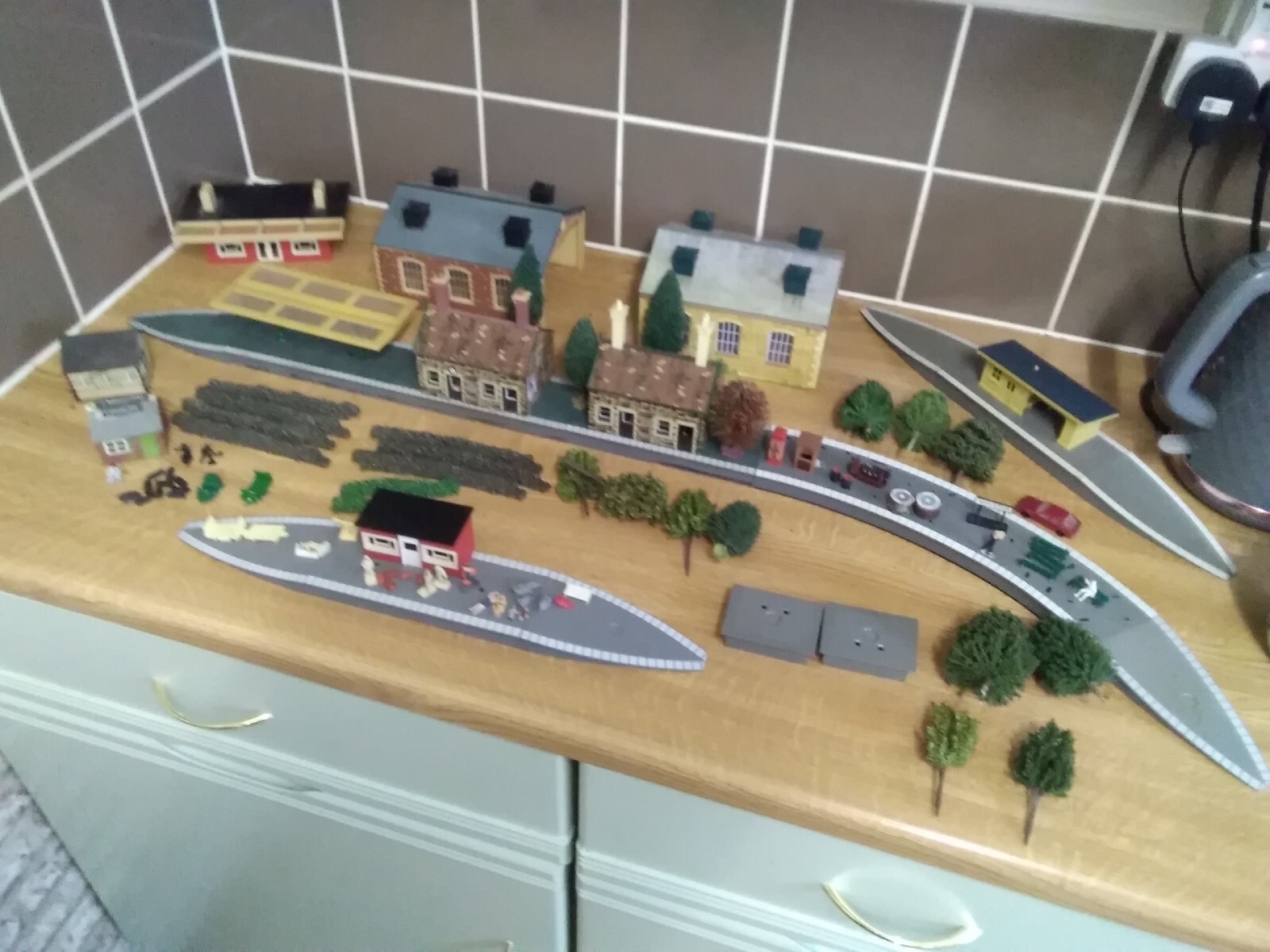 oo Gauge Job Lot Of hornby Railway Buildings, Platforms & Accessories
