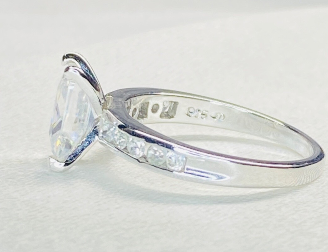 Gorgeous Solitaire Silvertone Rectangle Ring Pave… - image 3