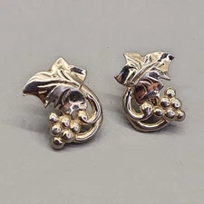 Grape Leaf Screw Back Earrings Vtg Pressed Silver Tone Swirl Fruit 7/8"