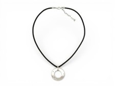 COLLIER DINH VAN PENDENTIF CIBLE OR BLANC 18K 6.3GR & DIAMANTS CORDON BACCARAT