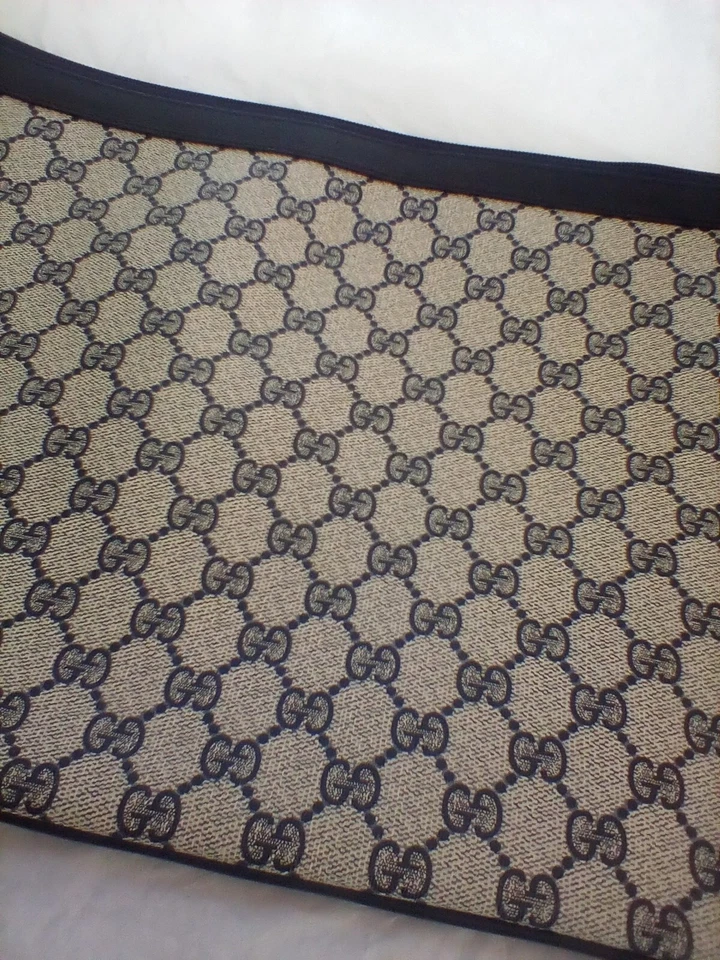 Authentic GUCCI PVC GG Interlock 16x11 ZipperEnvelope Doc Carry Case #0170980025 - Image 3 of 4