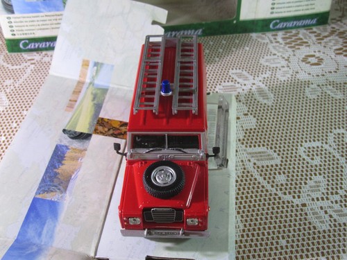 193Z Cararama Hongwell Land Rover 109 Series III Fire Rescue Brigade Red 1:43 - Picture 6 of 17