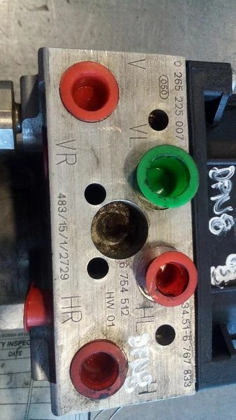 Conjunto de módulo de control de bomba de freno antibloqueo BMW 745i 2002-2005, 760i OEM Foto 4 de 4