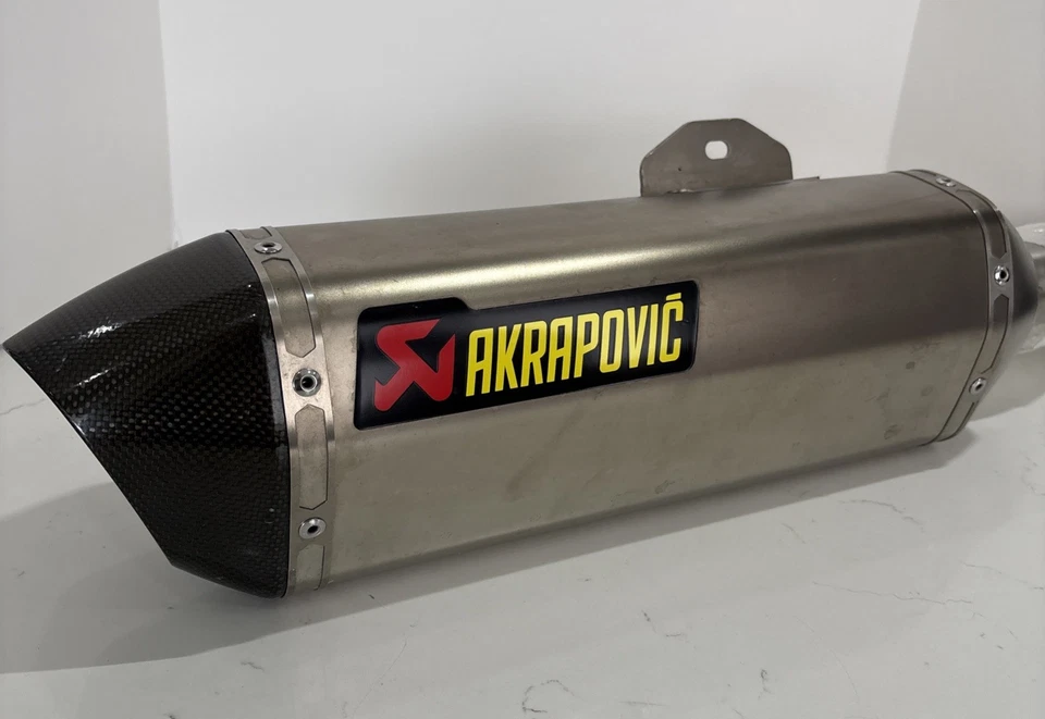 Silenciador de escape de carbono antideslizante Honda CB 500X CB 500F CBR 500R Akrapovic Foto 3 de 4