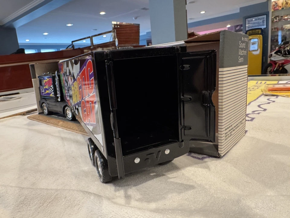 VINTAGE Nylint Semi Truck18 wheeler ARCTIC CAT SOUND MACHINE FACTORY RACE TEAM - Image 3 of 4