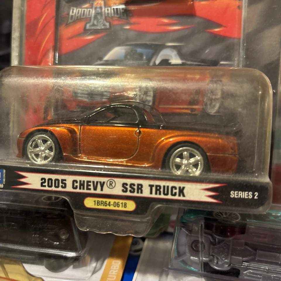 Camión Chevy SSR 2005 fundido a presión Bad Ride escala 1:64 raro naranja y negro nuevo Foto 3 de 4