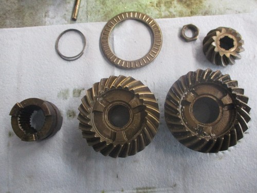 EVINRUDE JOHNSON OUTBOARD 110 HP 1988 GEAR SET F/P 985050 R 345992 C 323664 (S34 - Afbeelding 1 van 2