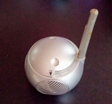 SMALL AM/FM ROUND RADIO 3"  7"