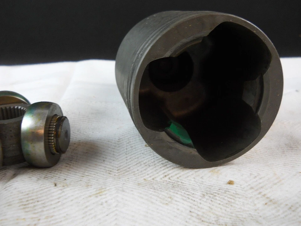 DODGE CHRYSLER INBOARD CV JOINT HOUSING MOPAR  4367027 NOS 1987-1993 - Image 3 of 4