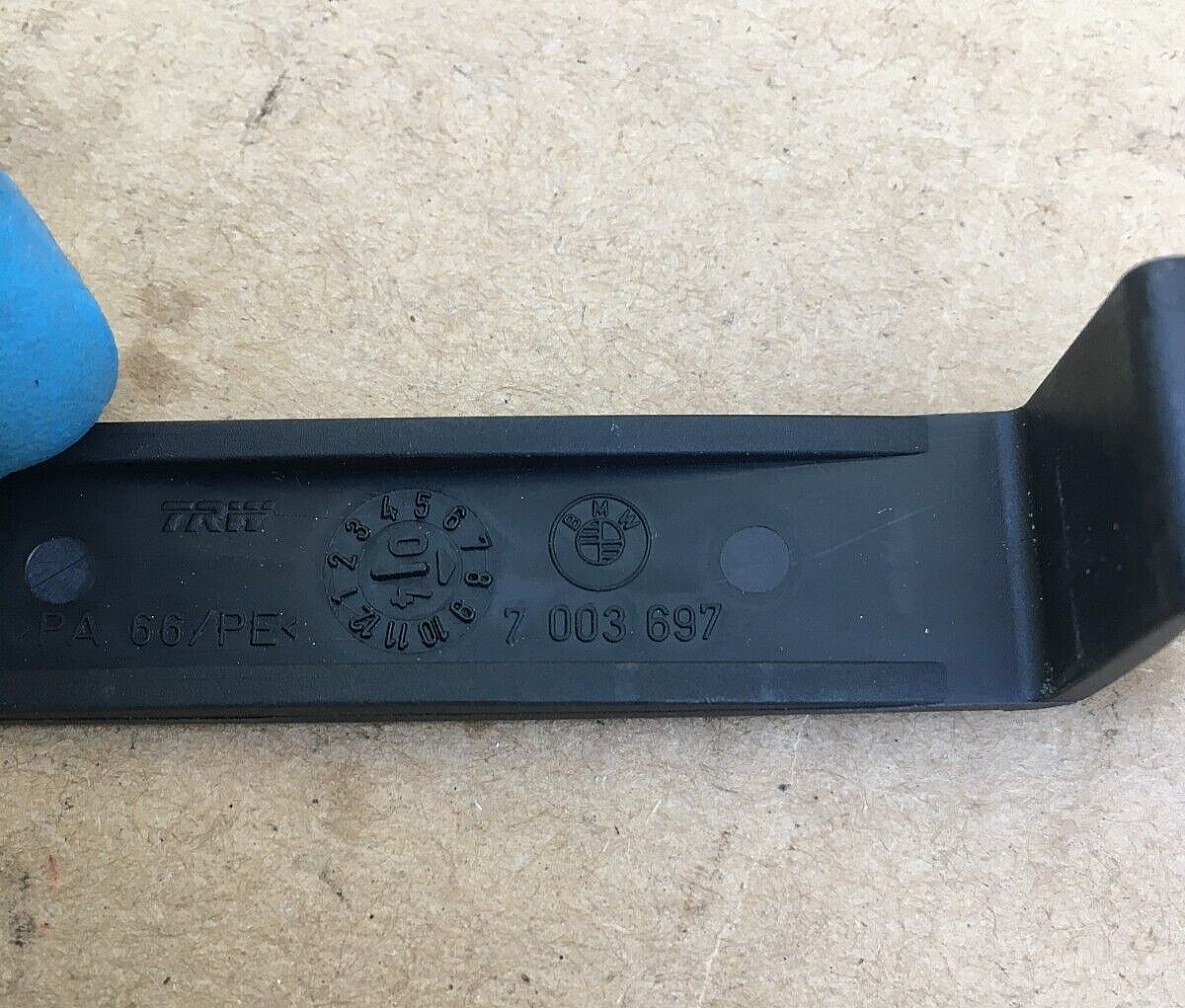 BMW E53 X5 (2005) 3.0d Auto - Fixing Bracket - 7003697 **BMW OEM 