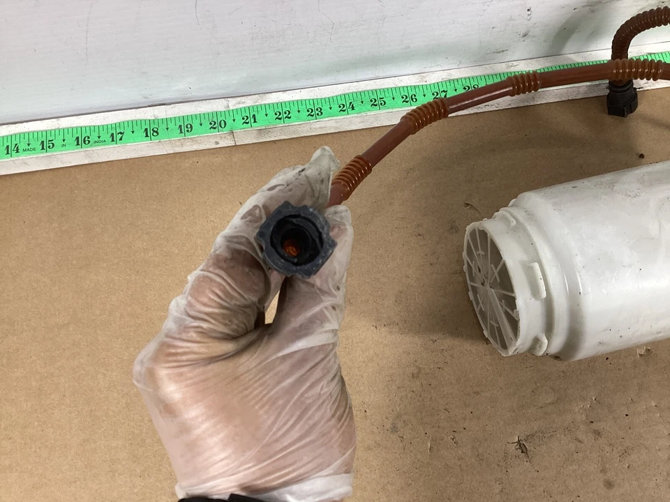 2008 - 2010 Porsche Cayenne 3.6 Fuel Pump Right Passenger Side 228236005 OEM . - Image 2 of 4