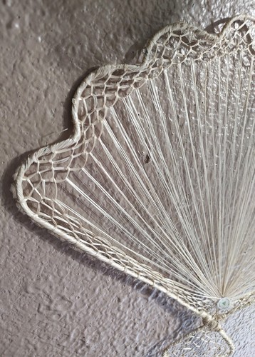 Ventilador de pared festoneado tejido decorativo 13,5"x11"-abaca paja-Filipinas*desgaste ligero - Imagen 3 de 8