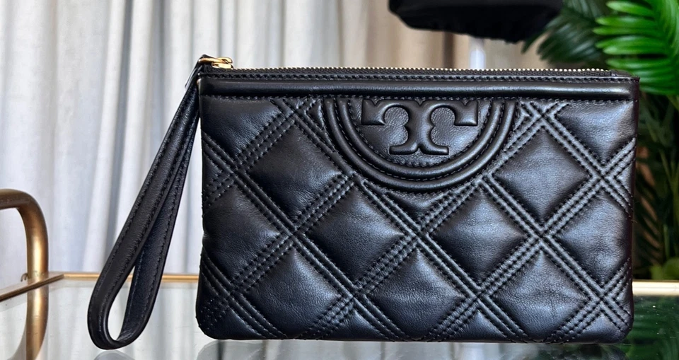 AUTHENTIC TORY BURCH BLACK QUILTED LEATHER FLEMING WRISTLET - Image 2 of 4