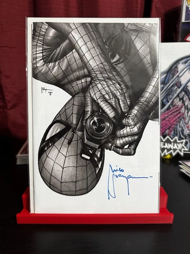 AMAZING SPIDERMAN 1 MICO SUAYAN B&W VIRGIN SECRET DROP C2E2 SIGNED W/ COA
