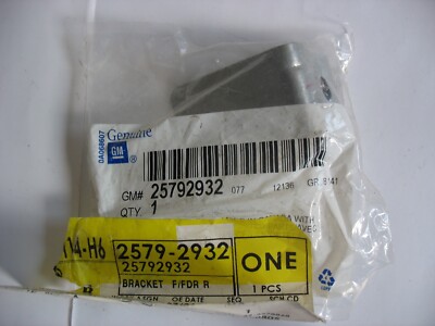 New NOS GM OEM-Fender Rear Bracket 25792932 | eBay