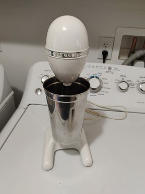 Vintage Hamilton Beach White Drink Master Milkshake Mixer/Smoothie Model 727W.