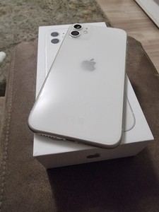 iPhone 11 Weiß - Gebraucht mit Mängeln - Kamera & Screen Bastler
