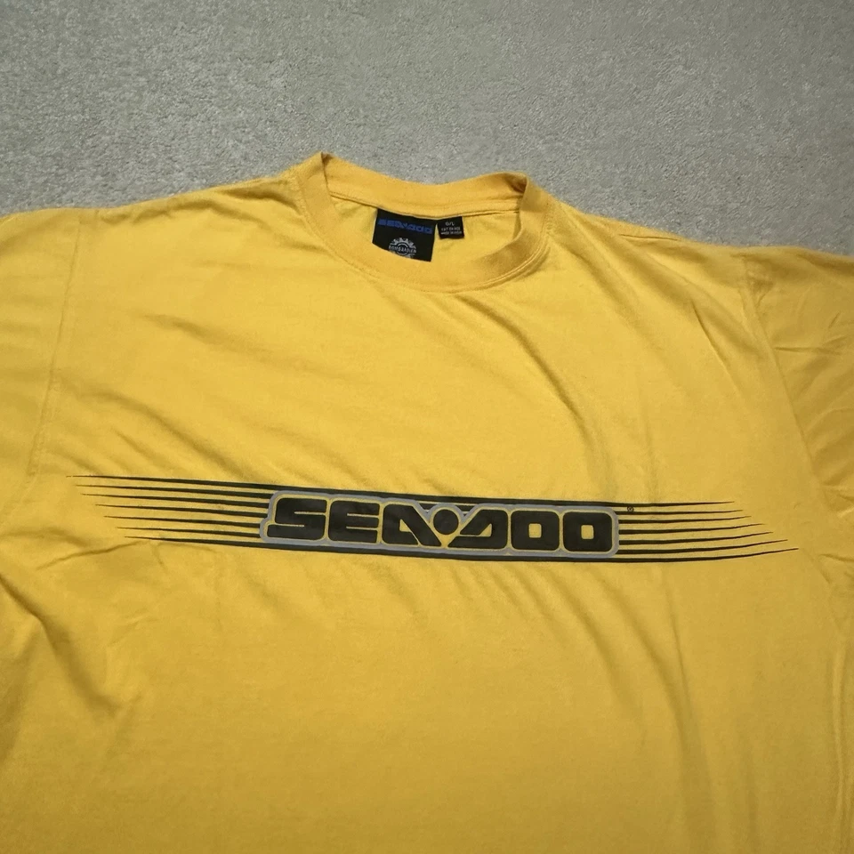 Camiseta Masculina Vintage Sea Doo Team Racing Bombardier Grande Amarela Y2K - Imagem 3 de 4