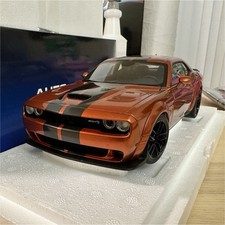 AUTOart 1:18 Dodge Challenger SRT Hellcat Widebody Cinnamon Gunmetal Stripes