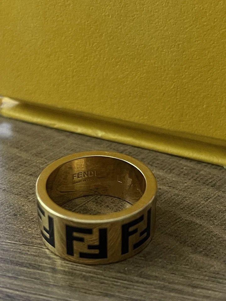 Кольцо FENDI Forever с черной эмалью золотистый металл размер 7 ювелирные изделия с коробкой - Изображение 2 из 4