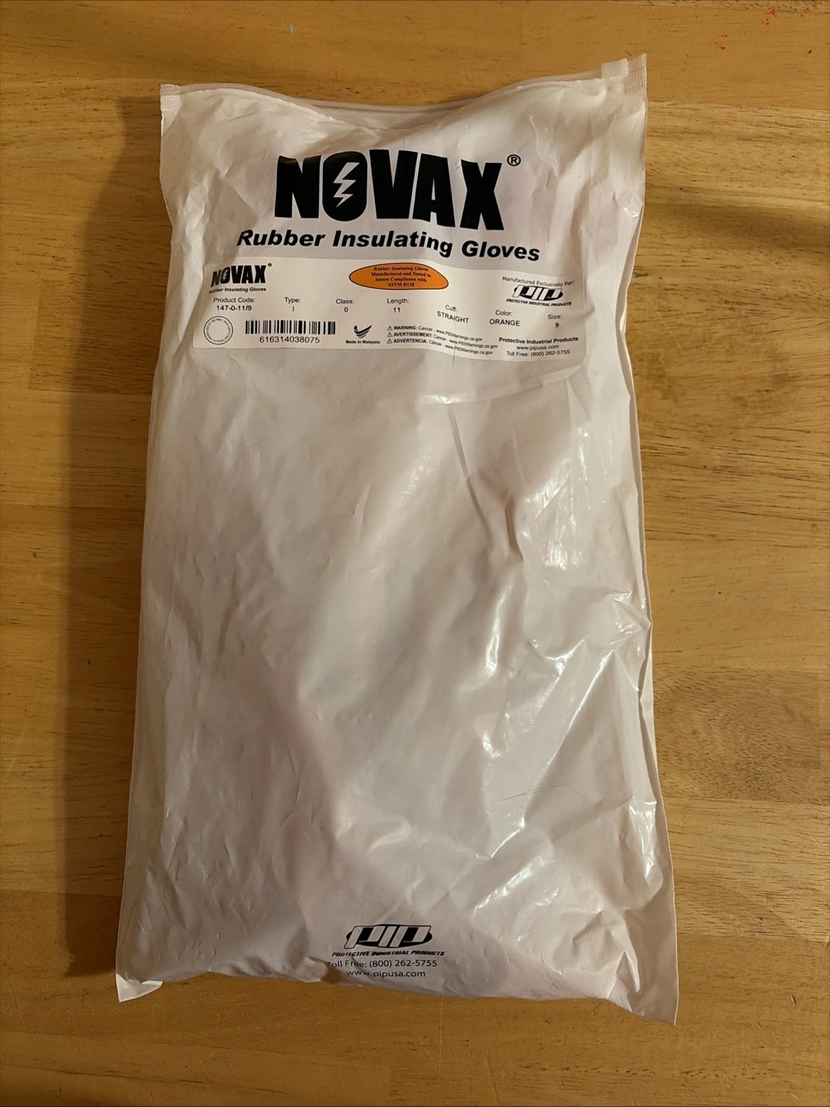 (QTY 1 PAIR) PIP NOVAX 147-0-11/9 Size 9 Rubber Insulating Gloves, Straight Cuff
