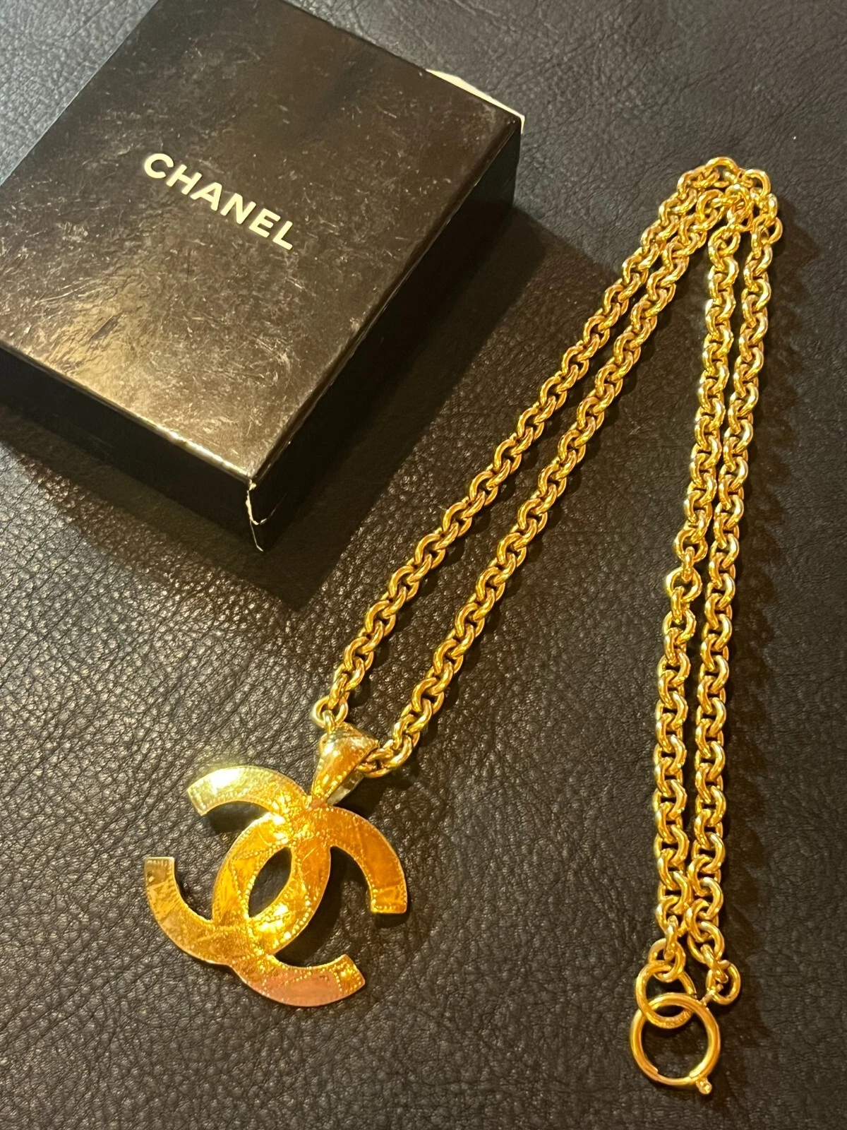 Collana Ciondolo Logo Chanel CC Tono Oro GP 94P Autentico Coco Mark CC F S