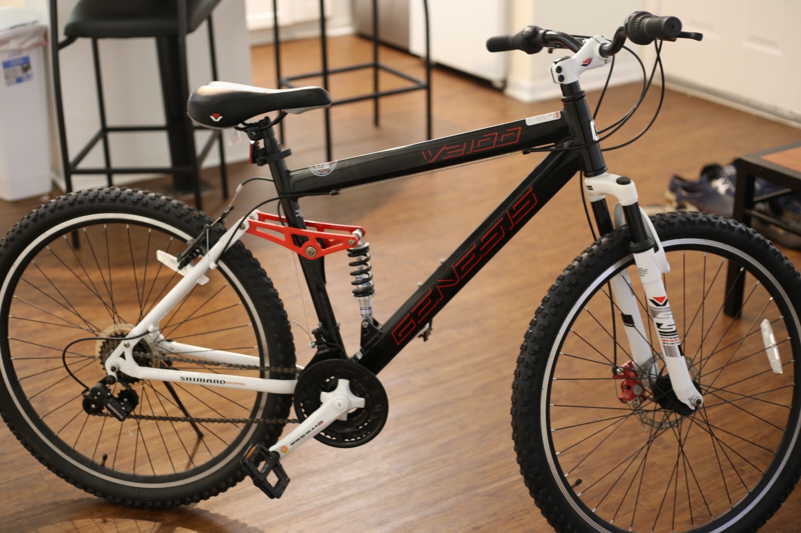 Genesis 72874 27.5 inch Mens V2100 Mountain Bike - Black