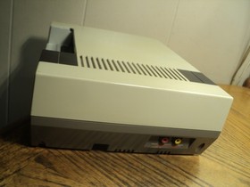 Nintendo NES Console No. NES-001  Parts /Repair   Powers Up   Untested