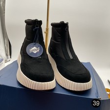 Zapatillas altas blancas Mountain Downtown negras con suela crema talla 11M