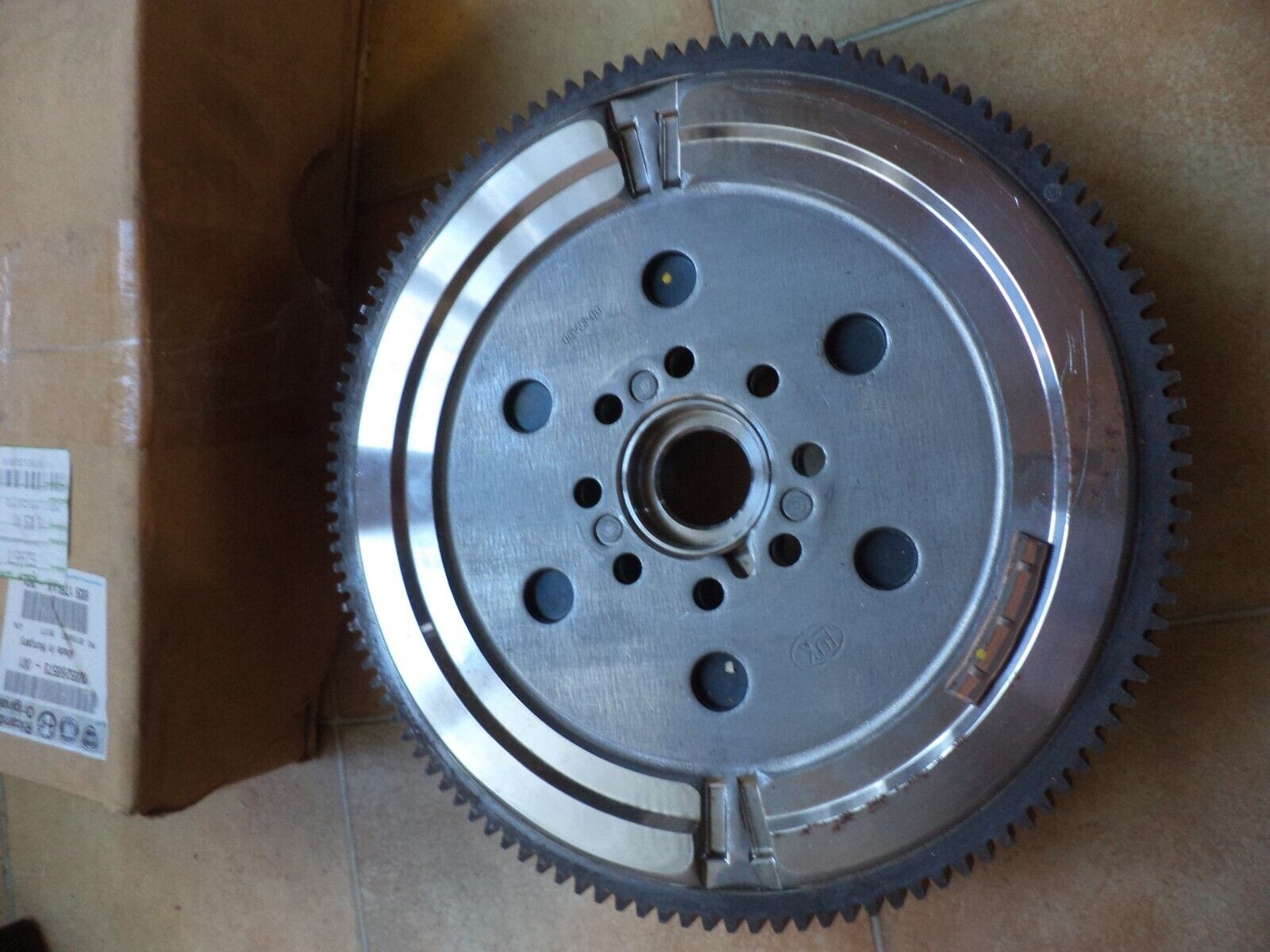 Volant moteur bi-masse 55266573 pour supprimer les vibrations sur Mito
