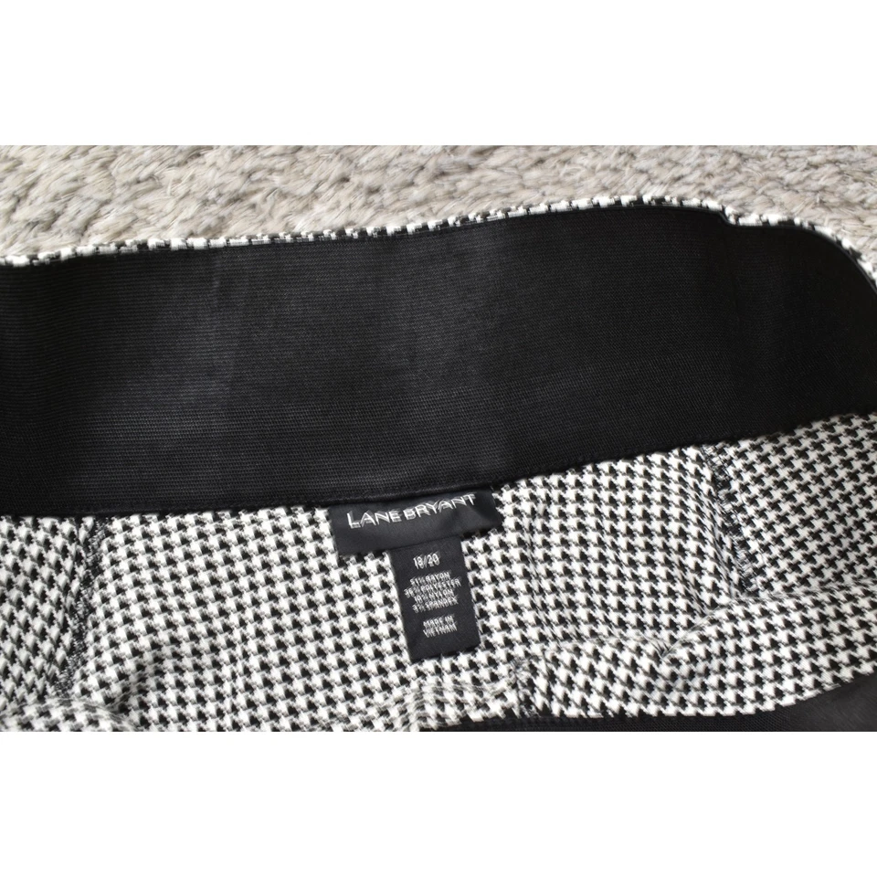 Falda acampanada asimétrica geométrica negra Lane Bryant Plus 18/20 rayón Foto 4 de 4