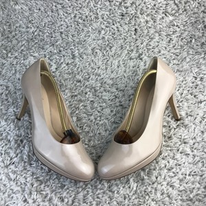beige womens pumps