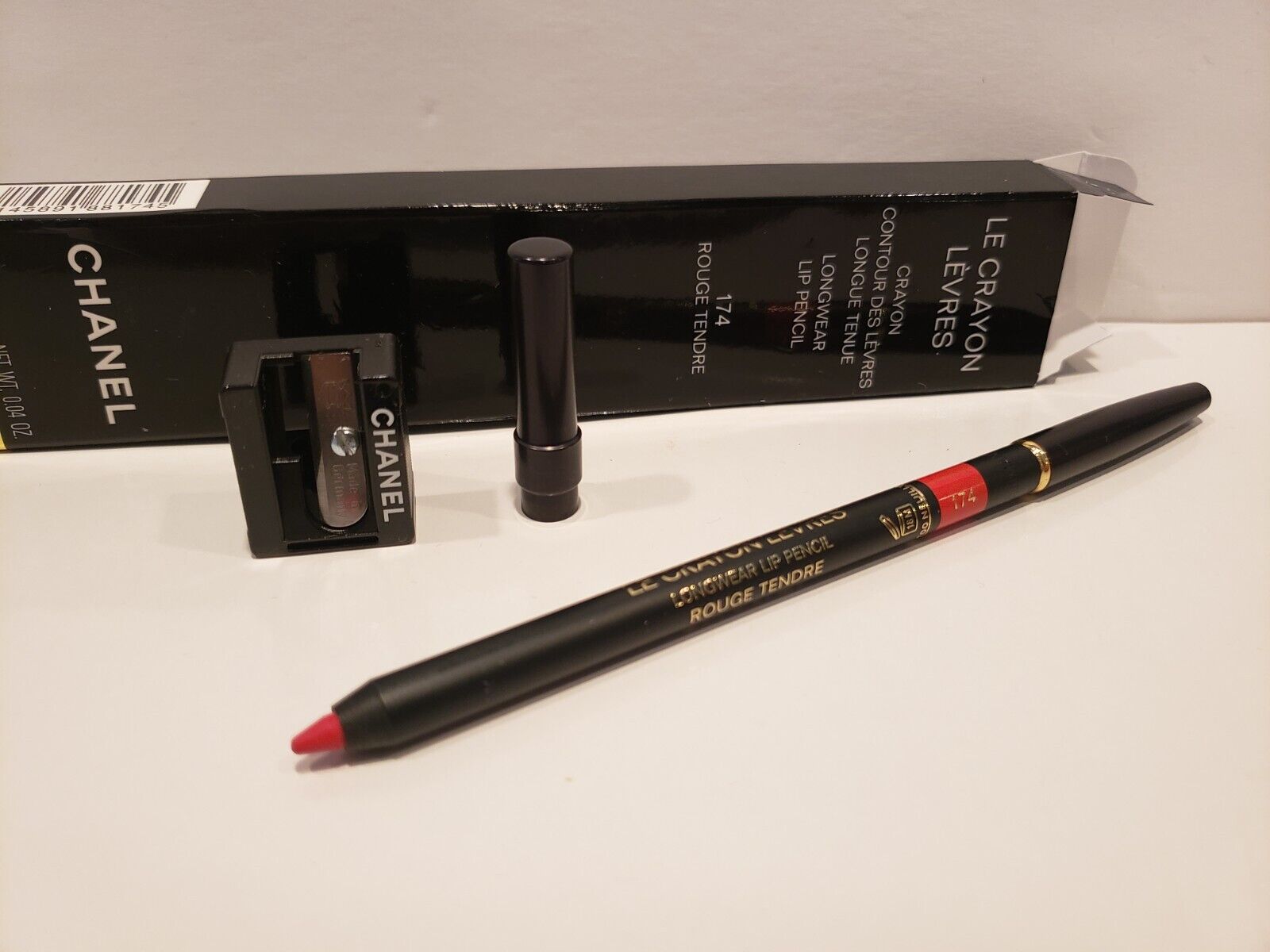 Chanel ~ L e Crayon Levres ~ Longwear Lip Pencil ~ #174 ~ Rouge