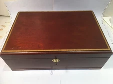 VINTAGE LARGE MAHOGANY WOOD MARKETRY BRASS HUMIDOR W/KEY LOCK