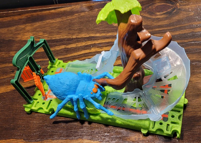 Hot Wheels City Spider Park Attack Playset loose