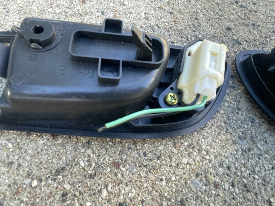 Mazda 6 2003-2008 sedán pasajero delantero derecho FR RH manija de puerta interior bisel OEM Foto 2 de 4