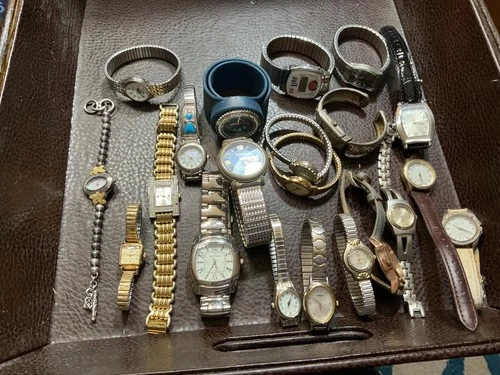 LOT OF VINTAGE MENS And Ladies watches