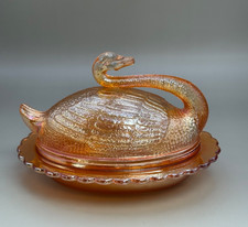 Plato de mantequilla/dulces cubierto de cisne de vidrio de carnaval caléndula Sowerby vintage/deco