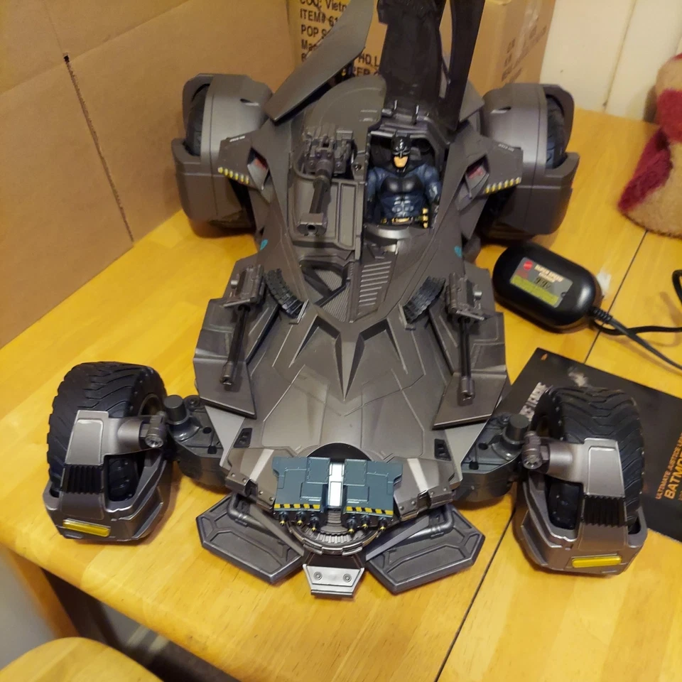 2017 Ultimate Justice League Batman Batmobile RC Remote Control Car 1/10 DC Toy - Image 4 of 4