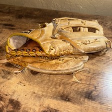 Vintage Wilson Fieldmaster Softball Glove A9835 In Good Shape 11.5 Inch RHT