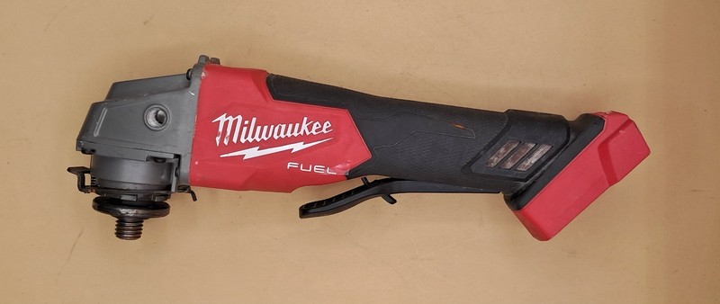 MILWAUKEE M18 FUEL 18V 4 1/2” ANGLE GRINDER 2880-80 *WORKS GREAT*