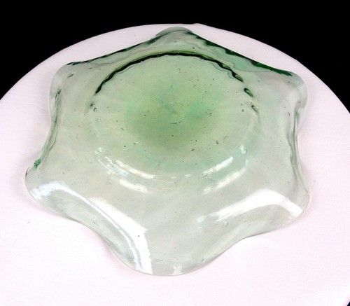 STUDIO ART GLASS SEEDED STYLE GREEN PANEL OPTIC RUFFLED RIM 10 3/4" DISH - Picture 4 of 9