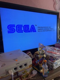 SEGA Dreamcast Console Lot, 2 Controllers, extension cords, VMU, 5 Games