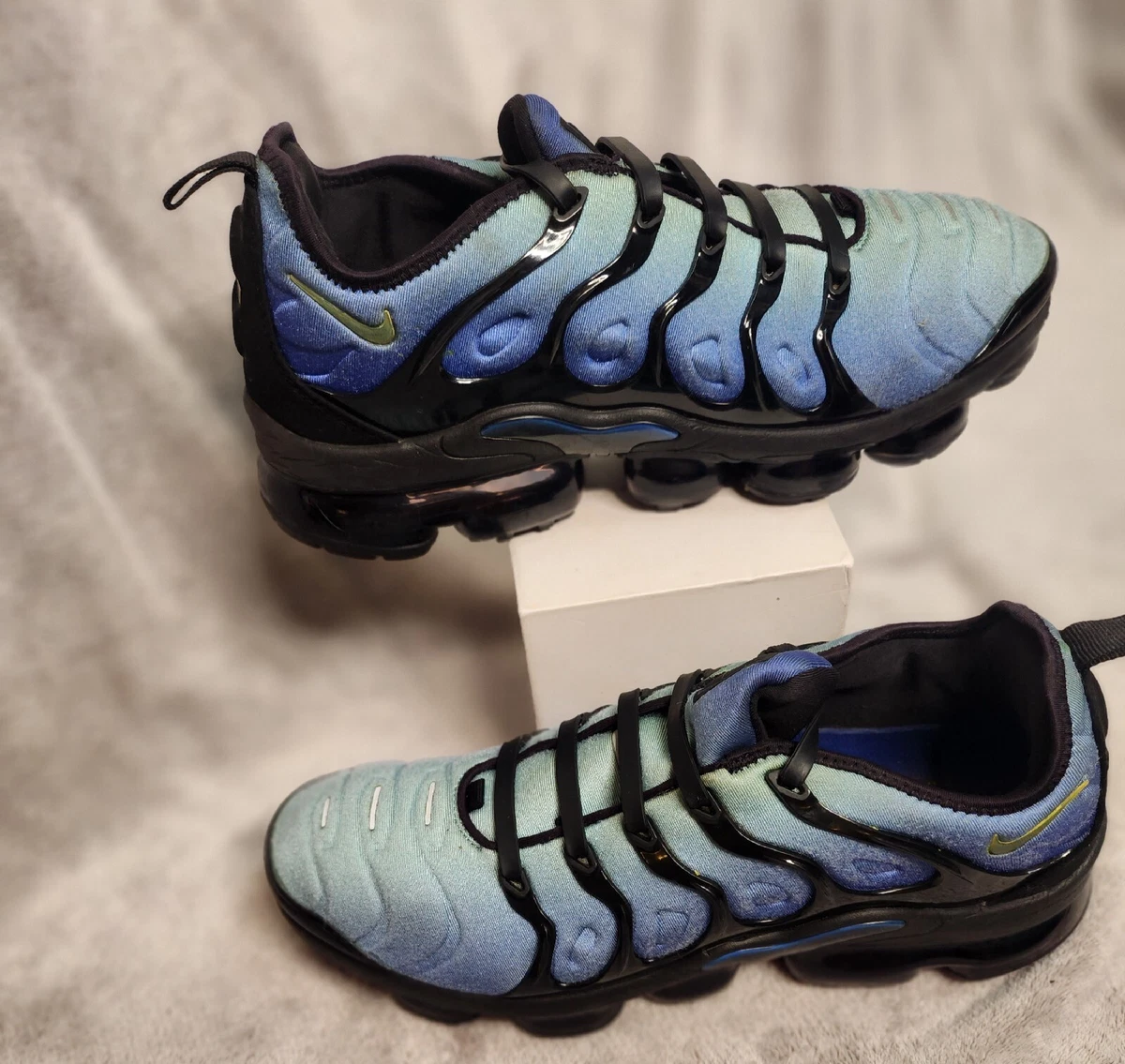 Vapormax blue shop and black
