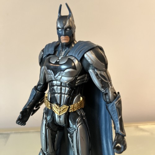 Mattel - DC Comics Unlimited - Injustice Batman 6" Action Figure - DCUC - Picture 3 of 6